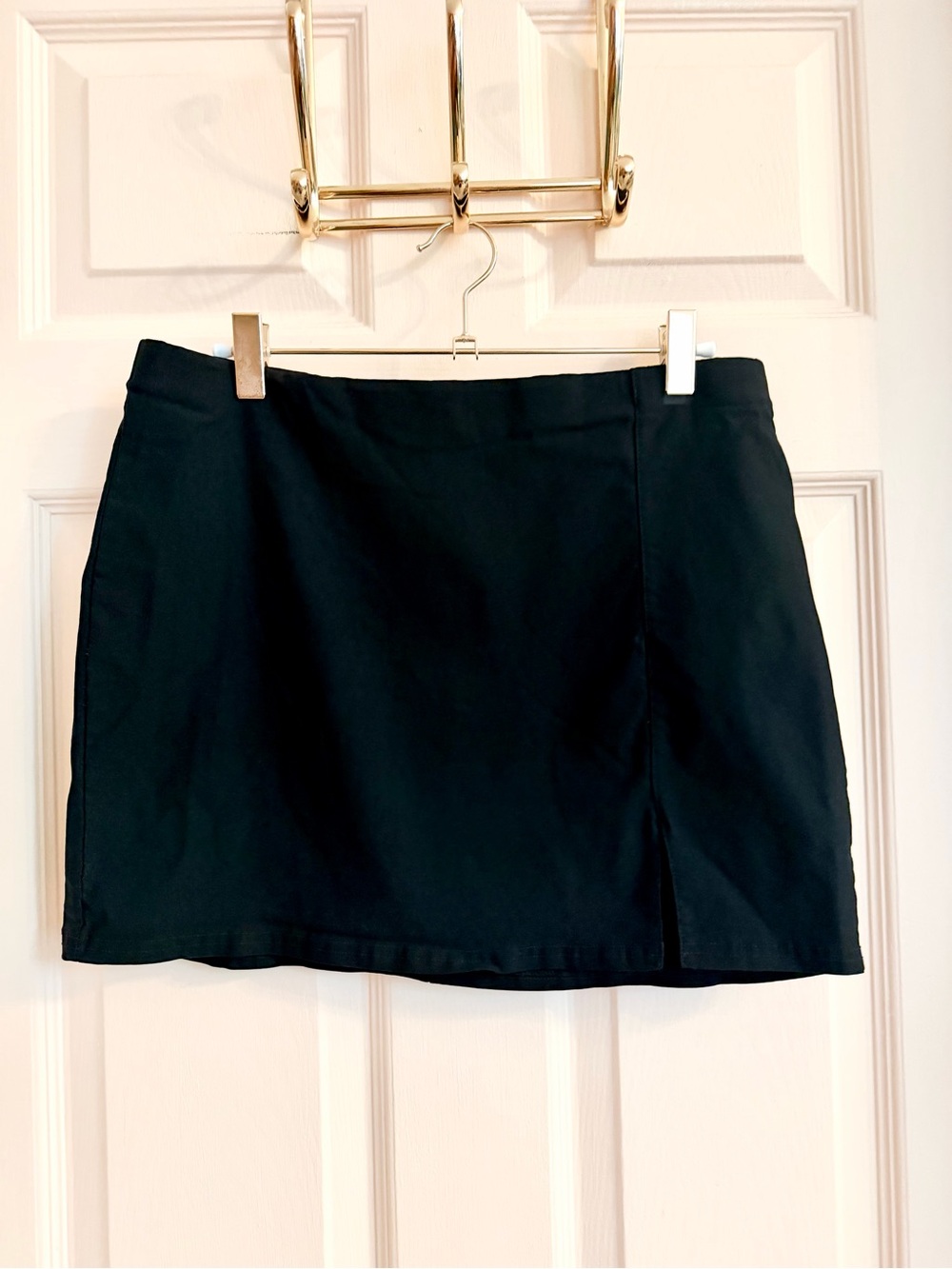Stretchy black mini skirt